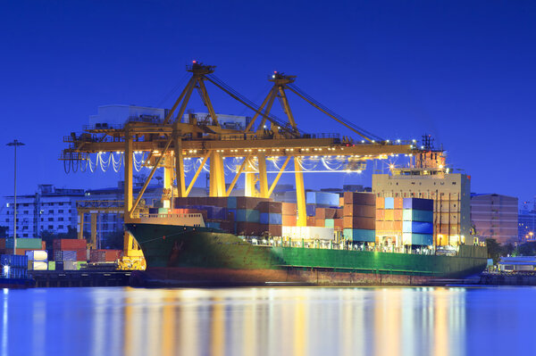 Порт Клонгкуай - Бангкок с голубым небом
