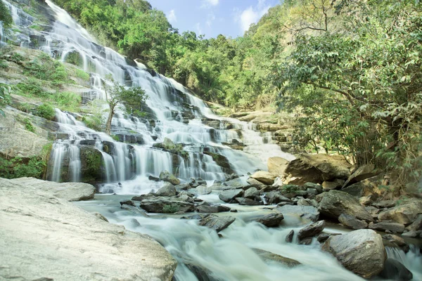 Водопад Майар, Чиангмай, Таиланд в сезон дождей — стоковое фото