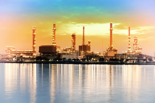 Landscape of river and oil refinery factory — Stock Photo, Image