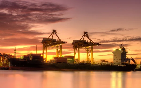 kap kargo yük gemi içinde shipya vinç bridge çalışma ile