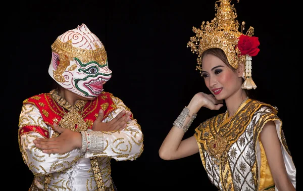 Ritratto di giovane donna thailandese in un'antica danza thailandese — Foto Stock