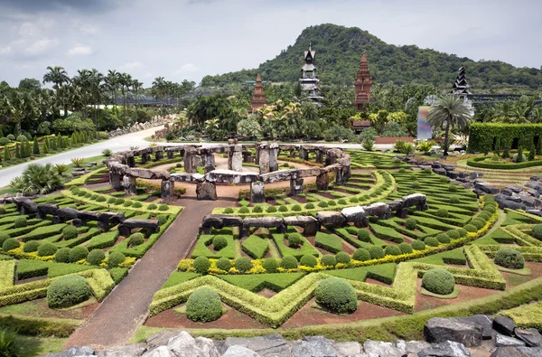 Sten trädgård och thailändsk lanna pavilion — Stockfoto