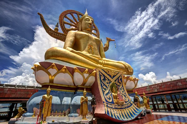 Wielki Budda w świątyni wat phra yai — Zdjęcie stockowe