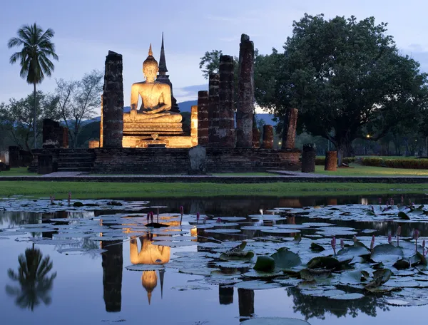 Historischer Tempelpark in Thailand. — Stockfoto