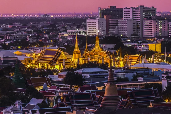 Palácio dourado e templo — Fotografia de Stock