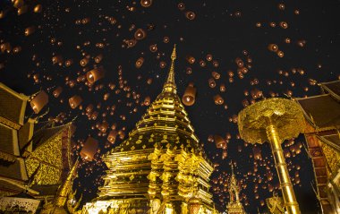 doi Inthanon adlı iki pagoda peyzaj