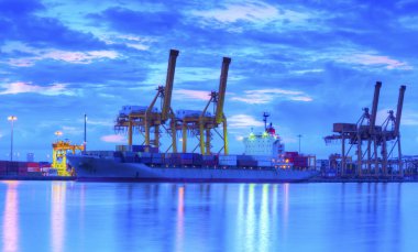 kap kargo yük gemi içinde shipya vinç bridge çalışma ile