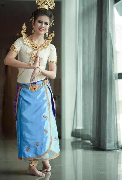 Piękna pani taniec dla oryginalnego tajskiego tańca — Zdjęcie stockowe