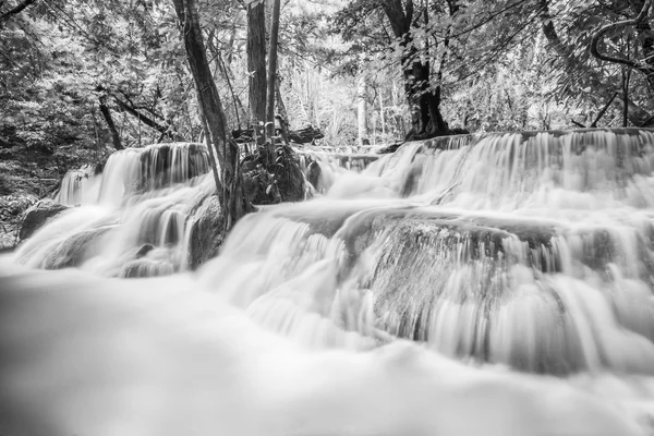 Erawan waterval — Stockfoto