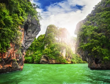 railay beach kayalarda mağara
