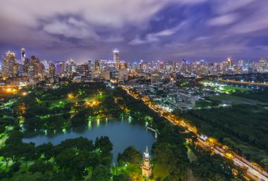 Bangkok şehir gece görünümü