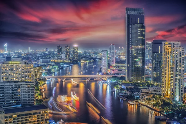 Rzeka w Bangkoku w nocy — Zdjęcie stockowe