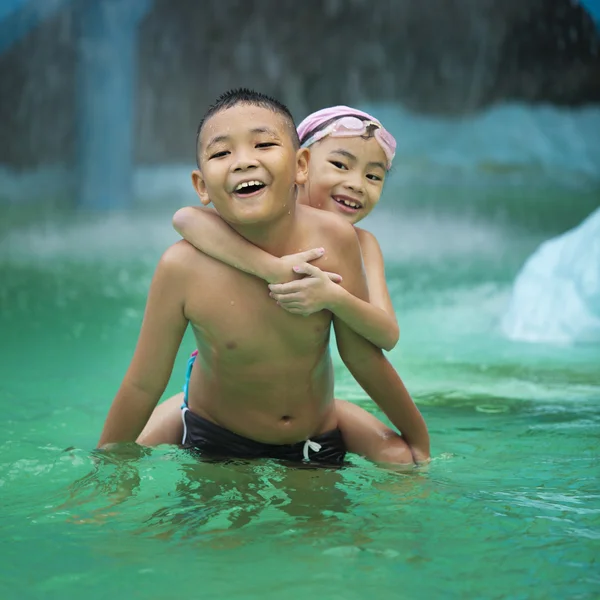 Happy Asian kids having fun at swimming pool — Stock Photo, Image