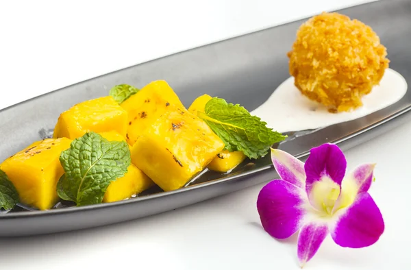 Styl tajski deser, mango z lepki ryż — Zdjęcie stockowe