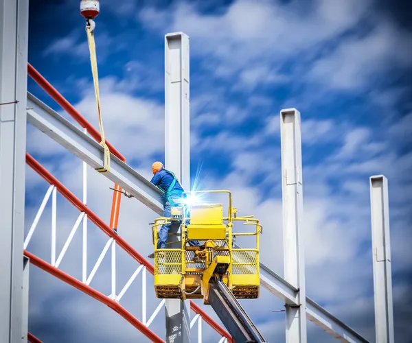 Workers welded steel structures — Stock Photo, Image