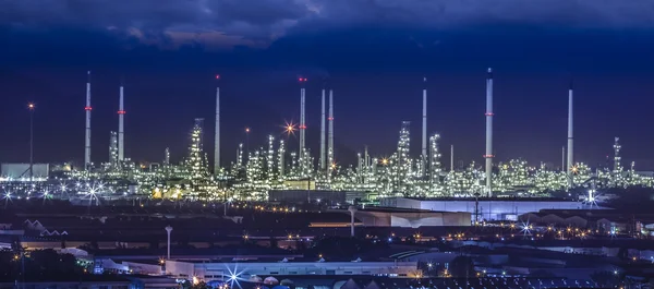 Paisagem da indústria de refinaria de petróleo — Fotografia de Stock