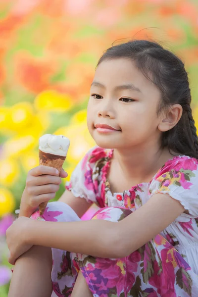 Asian kid with ice cream — Stock Photo, Image