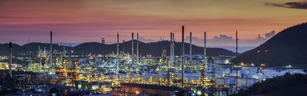 Ropy naftowej rafinerii przemysł roślina — Zdjęcie stockowe