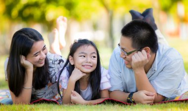 mutlu Asya anne, baba ve kız