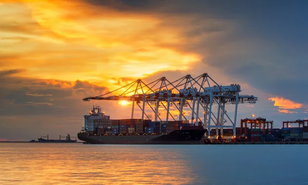 Container Cargo freight ship with working crane — Stock Photo, Image