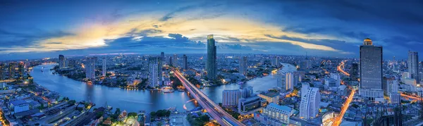 曼谷市的河流的景观 图库图片
