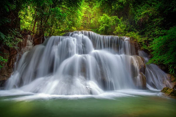 Nivel tres de la cascada Huai Mae Kamin — Foto de Stock