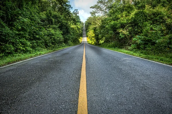 Asphalt road, going to the sky — Stock Photo, Image