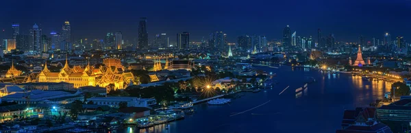Wspaniały Pałac w zmierzchu w Bangkoku — Zdjęcie stockowe