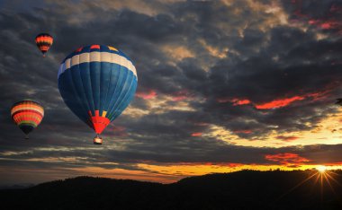 Renkli sıcak hava balonu