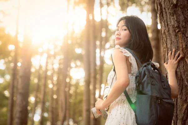 Menina Asiática Viajar Andar Ponte Pang Umg Park Pangung Mae — Fotografia de Stock