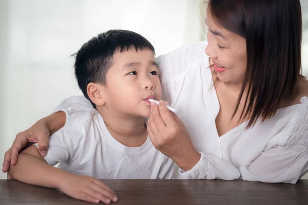 Mother Test Covid19 Her Son Saliva Atk Home Asian Family — Stock Photo, Image