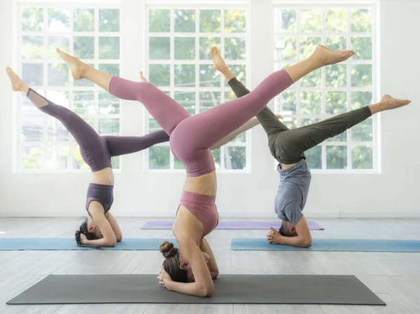 Asian Yoga Trainer Her Student Pose Yoga Basic Position Her — Foto de Stock