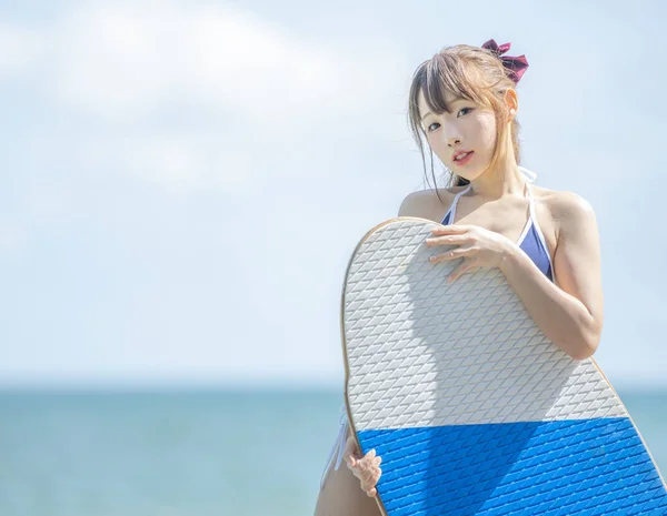 Japanese Girl Bikiny Stay Beach Swimming Pool Report Phuket Thailand — 스톡 사진