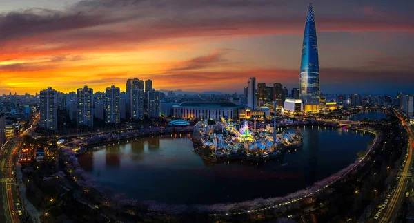 Park Tower Seoul South Korea Sakura Flower Autumn Tree — Zdjęcie stockowe