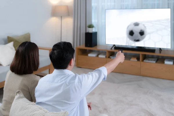 Asian Couple Watching Football Game Togather Living Room House — Stock Photo, Image