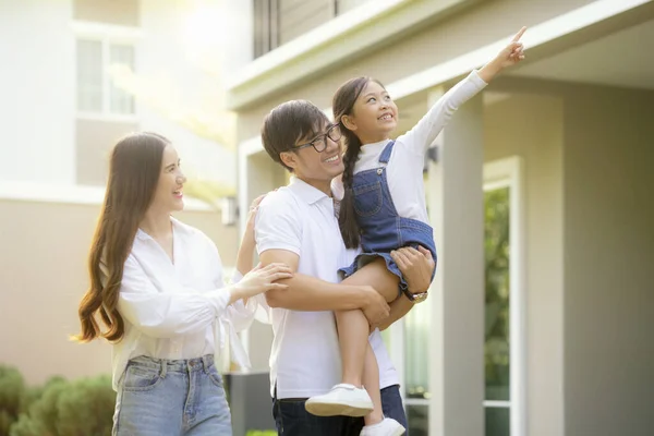Beautiful Asian Family Portrait Smiling New House Sunset Photo Canuse — Foto Stock