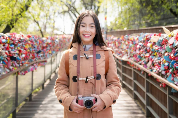 Asian Wonan Traveler Visit Seoul Tower Park Enjoy Key Lock — Stock Photo, Image