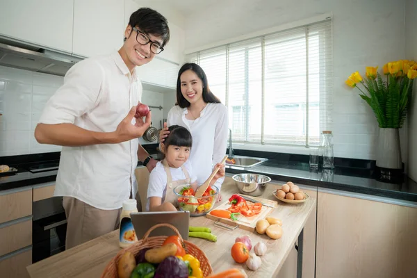 Asian Family Father Mother Her Daughter Enjoy Cooking Togather Home — Stock Photo, Image