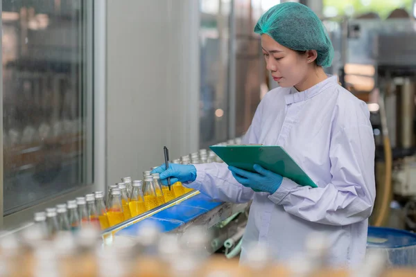 Asijské Profesionální Potravinářský Vědec Tým Chemické Laboratoři Potravinářské Indukční Továrny Royalty Free Stock Obrázky
