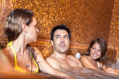 arkadaşlar rahatlatıcı bir Spa