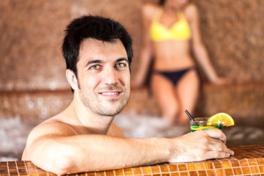 iki rahatlatıcı bir spa içinde