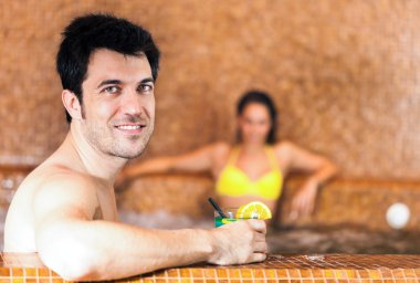 iki rahatlatıcı bir spa içinde