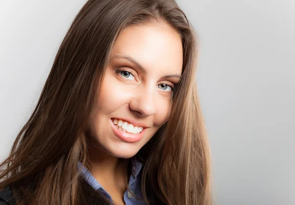 Mignon portrait de jeune femme — Photo