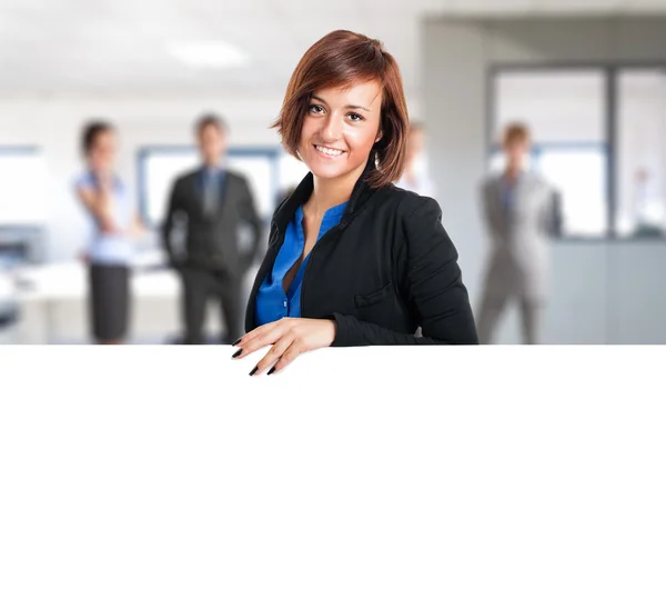 Smiling woman showing a blank board — Stock Photo, Image