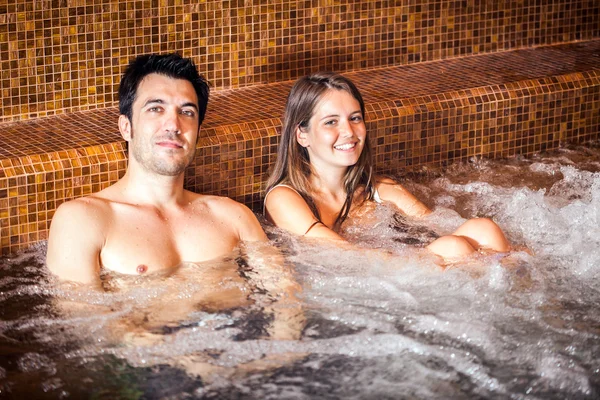 Couple relaxing in a spa — Stock Photo, Image