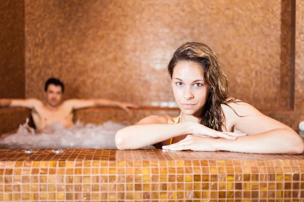 Femme dans un spa — Photo