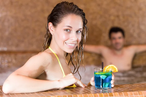 Couple relaxing in a spa — Stock Photo, Image