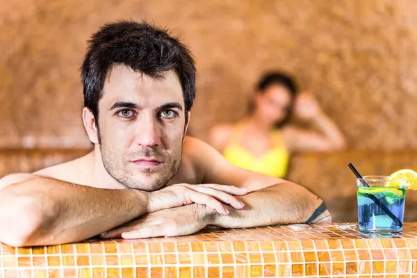 Pareja relajándose en un spa —  Fotos de Stock