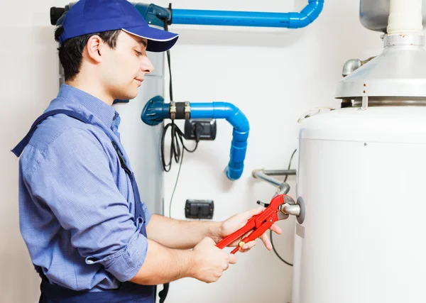 Plumber at work — Stock Photo, Image