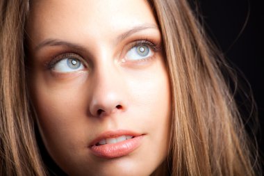 güzel iş kadını portre üzerinde beyaz izole